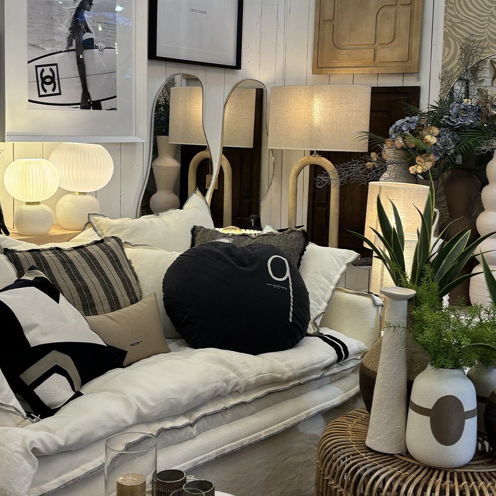 salon-canape-tableau-vase-fleur