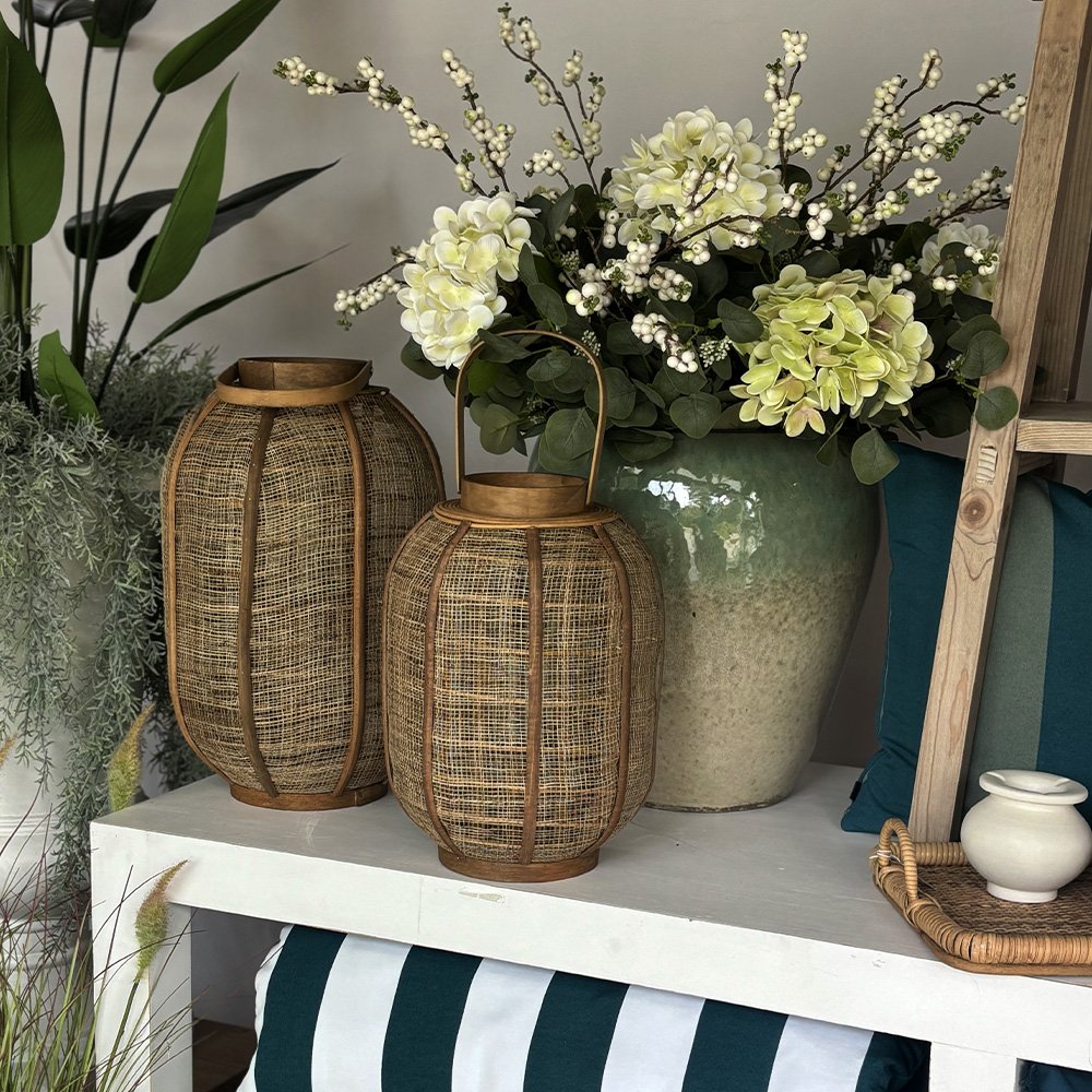 un-jour-une-maison-exterieur-coussins-plantes-vases